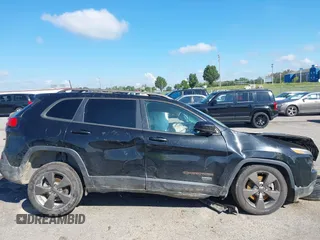 2017 Jeep Cherokee Latitude with VIN 1C4PJLCB1HW549709, listed as a IAAI auction lot 40443533 with Not Provided miles and . Bid and sale history available at DreamBid. Image 13.