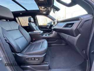 2021 Chevrolet Suburban RST with VIN 1GNSKEKD9MR358433, listed as a Copart auction lot 56817195 with 216,827 mi miles and Clean Title. Bid and sale history available at DreamBid. Image 5.