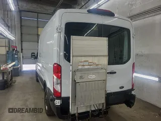 2019 Ford Transit z VIN 1FTYR2CG7KKA96911, wystawiony jako IAAI lot #42566551 z przebiegiem 207 807 mil mil oraz . Historia ofert i sprzedaży dostępna na DreamBid. Obrazek 2.