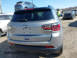 2018 Jeep Compass Limited z VIN 3C4NJDCB3JT373917, wystawiony jako IAAI lot #41628459 z przebiegiem 101 275 mil mil oraz . Historia ofert i sprzedaży dostępna na DreamBid. Obrazek 16.