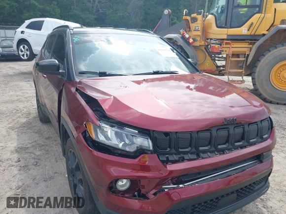 2022 Jeep Compass Latitude z VIN 3C4NJCBB2NT210970, wystawiony jako IAAI lot #42302790 z przebiegiem 27 999 mil mil oraz . Historia ofert i sprzedaży dostępna na DreamBid. Obrazek 6.