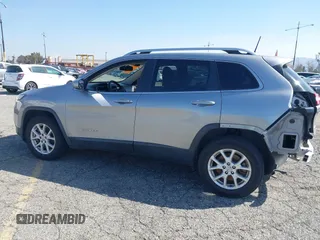2016 Jeep Cherokee Latitude z VIN 1C4PJMCS5GW243746, wystawiony jako IAAI lot #41346904 z przebiegiem 98 616 mil mil oraz . Historia ofert i sprzedaży dostępna na DreamBid. Obrazek 15.