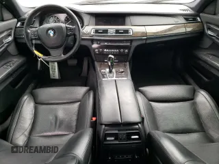 2011 BMW 7 Series 750i z VIN WBAKA8C5XBCY36778, wystawiony jako Copart lot #86220094 z przebiegiem 95 536 mil mil oraz Szkoda całkowita • Salvage title. Historia ofert i sprzedaży dostępna na DreamBid. Obrazek 8.
