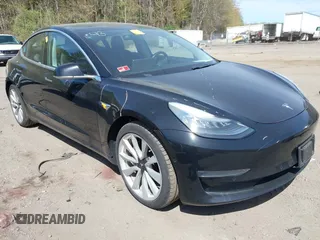 2018 Tesla Model 3 Long Range Battery z VIN 5YJ3E1EB6JF086612, wystawiony jako IAAI lot #42149440 z przebiegiem 101 170 mil mil oraz . Historia ofert i sprzedaży dostępna na DreamBid. Obrazek 1.