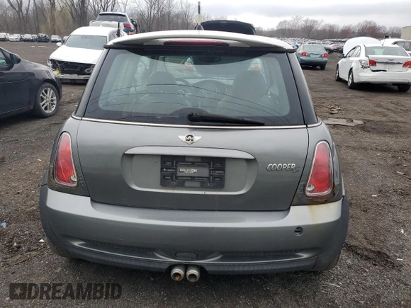 2005 MINI Hardtop S с VIN WMWRE33465TD90908, выставлен на аукционе Copart как лот 50671585 с пробегом Не указан миль и Списание • Salvage title. История ставок и продаж доступна на DreamBid. Изображение 6.