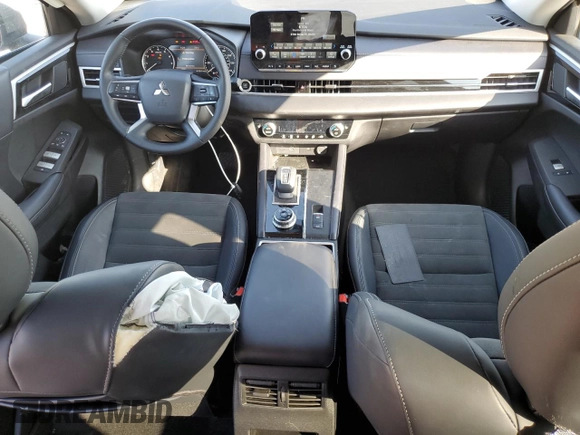 2024 Mitsubishi Outlander SE z VIN JA4J3VA83RZ009047, wystawiony jako Copart lot #54127475 z przebiegiem 38 429 mil mil oraz Szkoda całkowita • Salvage title. Historia ofert i sprzedaży dostępna na DreamBid. Obrazek 8.