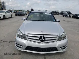 2013 Mercedes-Benz C 250 Sport z VIN WDDGF4HB9DR263699, wystawiony jako Copart lot #51379384 z przebiegiem 123 016 mil mil oraz Szkoda całkowita • Salvage title. Historia ofert i sprzedaży dostępna na DreamBid. Obrazek 5.