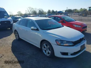 2013 Volkswagen Passat SE w/Sunroof & Nav with VIN 1VWBP7A32DC017647, listed as a IAAI auction lot 41991170 with 270,917 mi miles. Bid and sale history available at carsss.com. Image 1.