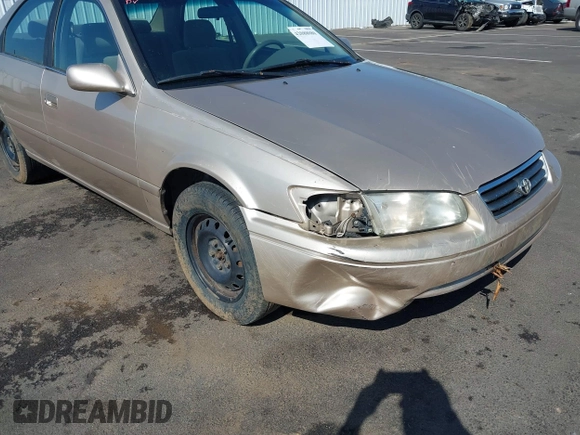 2000 Toyota Camry CE z VIN JT2BG22K2Y0440255, wystawiony jako IAAI lot #42088080 z przebiegiem 353 102 mil mil oraz . Historia ofert i sprzedaży dostępna na DreamBid. Obrazek 6.