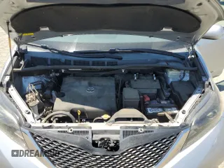 2015 Toyota Sienna SE z VIN 5TDXK3DC4FS632505, wystawiony jako Copart lot #63234885 z przebiegiem 86 847 mil mil oraz Czysty tytuł • Clean title. Historia ofert i sprzedaży dostępna na DreamBid. Obrazek 12.
