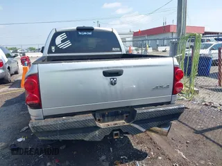 2007 Dodge 2500 SLT z VIN 1D7KS28A17J582602, wystawiony jako IAAI lot #42087956 z przebiegiem 255 630 mil mil oraz . Historia ofert i sprzedaży dostępna na DreamBid. Obrazek 16.