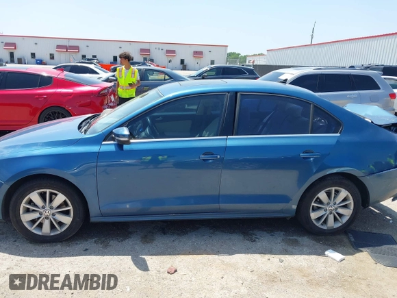 2015 Volkswagen Jetta SE with VIN 3VWD17AJ3FM260636, listed as a IAAI auction lot 42423975 with 129,377 mi miles and . Bid and sale history available at DreamBid. Image 14.