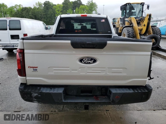 2024 Ford F-150 XL с VIN 1FTFW1L51RKE26285, выставлен на аукционе Copart как лот 50971705 с пробегом 4 800 миль миль и Списание • Salvage title. История ставок и продаж доступна на DreamBid. Изображение 6.