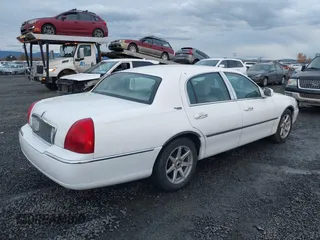 2007 Lincoln Town Car Signature Limited z VIN 1LNHM82V47Y622879, wystawiony jako IAAI lot #40921976 z przebiegiem 92 661 mil mil oraz . Historia ofert i sprzedaży dostępna na DreamBid. Obrazek 4.