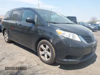 2011 Toyota Sienna LE AAS with VIN 5TDKK3DC4BS173688, listed as a IAAI auction lot 42106211 with 282,301 mi miles. Bid and sale history available at carsss.com. Image 1.