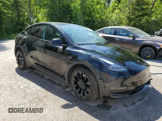 2024 Tesla Model Y z VIN 7SAYGDEDXRF991226, wystawiony jako Copart lot #62090255 z przebiegiem 42 853 mil mil oraz Szkoda całkowita • Salvage title. Historia ofert i sprzedaży dostępna na DreamBid. Obrazek 4.