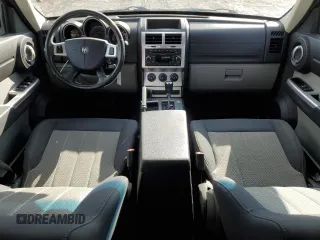 2010 Dodge Nitro SXT z VIN 1D4PT5GK2AW131913, wystawiony jako Copart lot #42711015 z przebiegiem 177 637 mil mil oraz Szkoda całkowita • Salvage title. Historia ofert i sprzedaży dostępna na DreamBid. Obrazek 8.