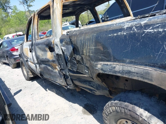 2002 Chevrolet Silverado 1500HD LT z VIN 1GCGC13U42F238816, wystawiony jako IAAI lot #42031587 z przebiegiem Nie podano mil oraz . Historia ofert i sprzedaży dostępna na DreamBid. Obrazek 6.