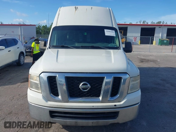 2013 Nissan NV Cargo SV z VIN 1N6BF0LY9DN114044, wystawiony jako IAAI lot #39906440 z przebiegiem 238 850 mil mil oraz . Historia ofert i sprzedaży dostępna na DreamBid. Obrazek 6.