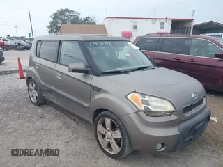 2010 Kia Soul + with VIN KNDJT2A22A7045182, listed as a IAAI auction lot 41322297 with 178,817 mi miles. Bid and sale history available at carsss.com. Image 1.