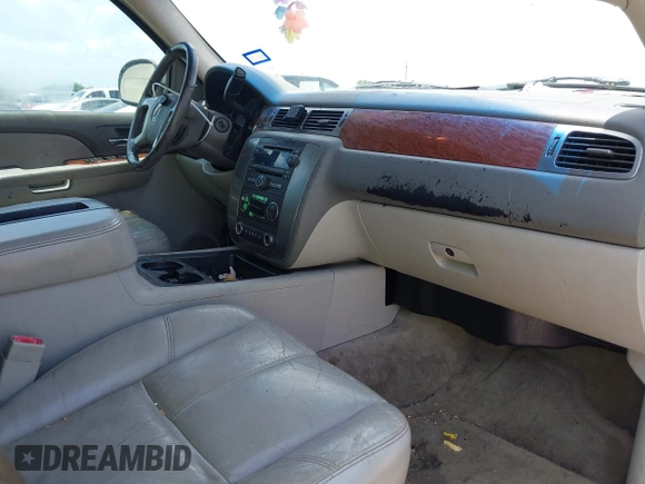 2007 GMC Yukon SLT z VIN 1GKFC13J17R129970, wystawiony jako IAAI lot #42557856 z przebiegiem 254 813 mil mil oraz . Historia ofert i sprzedaży dostępna na DreamBid. Obrazek 5.