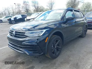 2024 Volkswagen Tiguan SE R-Line Black с VIN 3VV8B7AX0RM112035, выставлен на аукционе IAAI как лот 41978774 с пробегом 7 658 миль миль и . История ставок и продаж доступна на DreamBid. Изображение 17.