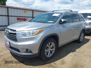2015 Toyota Highlander XLE z VIN 5TDJKRFH9FS099780, wystawiony jako IAAI lot #42407689 z przebiegiem 159 406 mil mil oraz . Historia ofert i sprzedaży dostępna na DreamBid. Obrazek 2.
