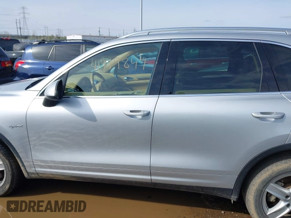 2011 Porsche Cayenne S Hybrid with VIN WP1AE2A20BLA91823, listed as a IAAI auction lot 41919847 with 190,623 mi miles. Bid and sale history available at carsss.com. Image 14.