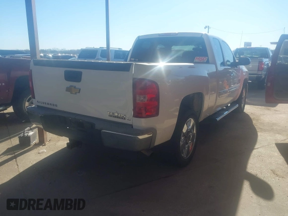 2010 Chevrolet Silverado 1500 LT with VIN 1GCSCSE02AZ299105, listed as a IAAI auction lot 41402009 with 201,673 mi miles and . Bid and sale history available at DreamBid. Image 4.