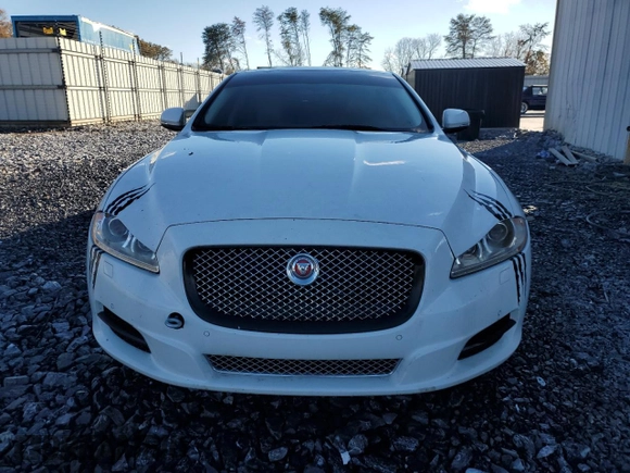 2014 Jaguar XJ with VIN SAJWA1CZ3E8V65747, listed as a Copart auction lot 81718664 with 87,846 mi miles and Clean Title. Bid and sale history available at DreamBid. Image 5.