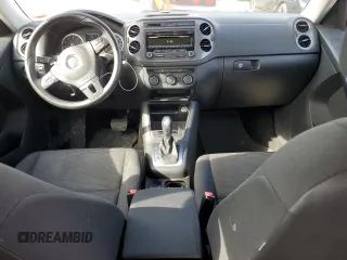2013 Volkswagen Tiguan S z VIN WVGAV3AX2DW613867, wystawiony jako Copart lot #43034845 z przebiegiem 119 636 mil mil oraz Szkoda całkowita • Salvage title. Historia ofert i sprzedaży dostępna na DreamBid. Obrazek 8.