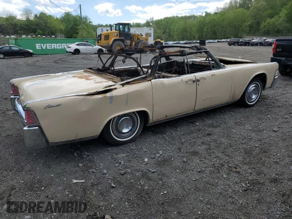 1965 Lincoln Continental z VIN 5Y86N428483, wystawiony jako Copart lot #56333345 z przebiegiem Nie podano mil oraz Szkoda całkowita • Salvage title. Historia ofert i sprzedaży dostępna na DreamBid. Obrazek 3.