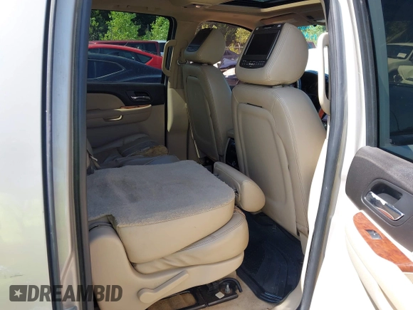 2007 Chevrolet Suburban LS with VIN 1GNFC16087J218794, listed as a IAAI auction lot 42700630 with 262,428 mi miles and . Bid and sale history available at DreamBid. Image 8.