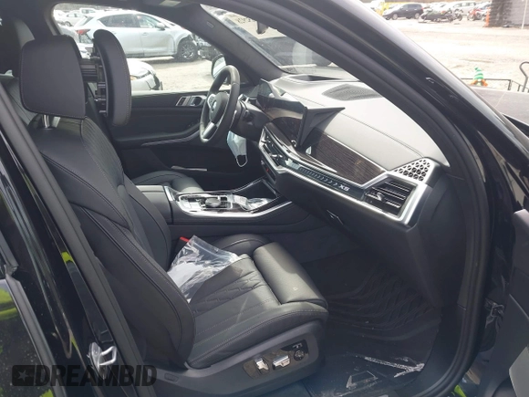 2025 BMW X5 xDrive40i with VIN 5UX23EU03S9Z21861, listed as a IAAI auction lot 41852928 with 992 mi miles and . Bid and sale history available at DreamBid. Image 5.