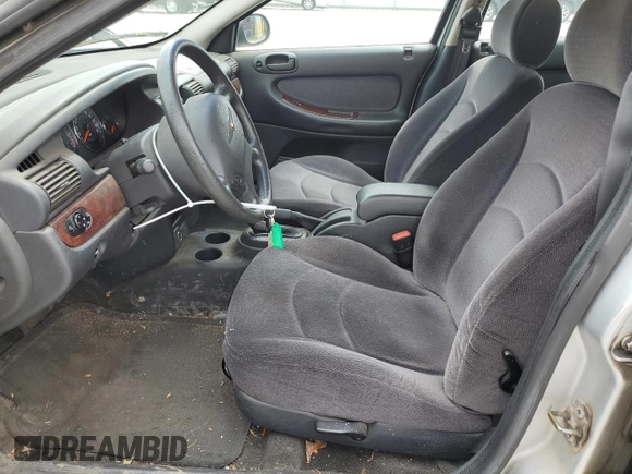 2001 Chrysler Sebring LX z VIN 1C3EL46X21N656640, wystawiony jako Copart lot #58402415 z przebiegiem 85 594 mil mil oraz Czysty tytuł • Clean title. Historia ofert i sprzedaży dostępna na DreamBid. Obrazek 7.
