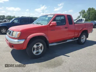 2000 Nissan Frontier XE z VIN 1N6ED26Y7YC392971, wystawiony jako Copart lot #61301035 z przebiegiem 182 149 mil mil oraz Czysty tytuł • Clean title. Historia ofert i sprzedaży dostępna na DreamBid. Obrazek 1.