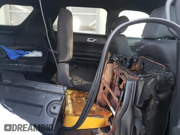 2017 Ford Police Interceptor Utility z VIN 1FM5K8AR5HGB82630, wystawiony jako Copart lot #68521234 z przebiegiem 116 121 mil mil oraz Szkody całkowita. Historia ofert i sprzedaży dostępna na DreamBid. Obrazek 11.