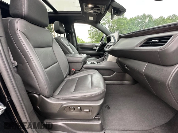 2023 Chevrolet Suburban LT z VIN 1GNSCCKD1PR309197, wystawiony jako Copart lot #62896615 z przebiegiem 184 279 mil mil oraz Czysty tytuł • Clean title. Historia ofert i sprzedaży dostępna na DreamBid. Obrazek 5.