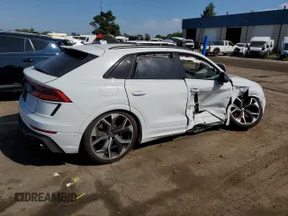 2024 Audi RS Q8 z VIN WU1ARBF10RD011806, wystawiony jako Copart lot #66517494 z przebiegiem 2049 mil mil oraz Szkody całkowita. Historia ofert i sprzedaży dostępna na DreamBid. Obrazek 3.