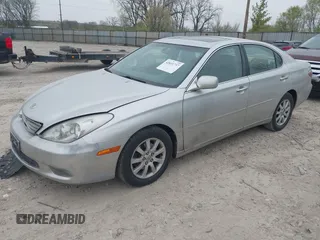 2002 Lexus ES 300 with VIN JTHBF30G425002375, listed as a IAAI auction lot 42031737 with 160,562 mi miles. Bid and sale history available at carsss.com. Image 2.