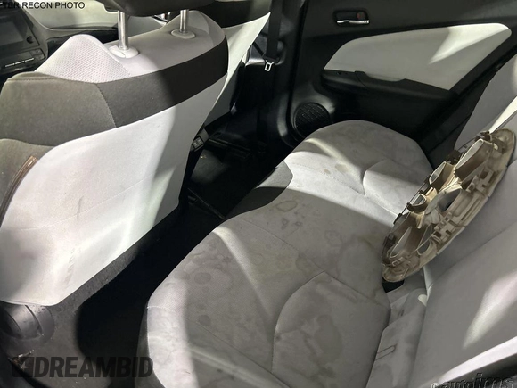 2019 Toyota Prius L Eco z VIN JTDKARFU7K3070973, wystawiony jako IAAI lot #42383232 z przebiegiem 82 678 mil mil oraz . Historia ofert i sprzedaży dostępna na DreamBid. Obrazek 1.