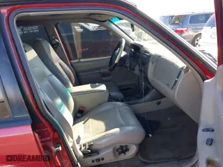 2000 Ford Explorer XLT with VIN 1FMDU73E7YZB22587, listed as a IAAI auction lot 41658860 with 204,936 mi miles. Bid and sale history available at carsss.com. Image 5.