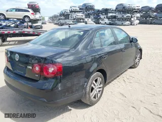 2010 Volkswagen Jetta Sedan Limited with VIN 3VWAZ7AJ7AM078474, listed as a IAAI auction lot 41945264 with 161,362 mi miles. Bid and sale history available at carsss.com. Image 4.
