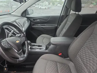 2020 Chevrolet Equinox LT z VIN 2GNAXJEVXL6242677, wystawiony jako IAAI lot #42513765 z przebiegiem 57 913 mil mil oraz . Historia ofert i sprzedaży dostępna na DreamBid. Obrazek 1.