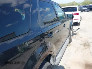 2010 Ford Escape Limited z VIN 1FMCU0EG6AKC04990, wystawiony jako IAAI lot #42206601 z przebiegiem 139 400 mil mil oraz . Historia ofert i sprzedaży dostępna na DreamBid. Obrazek 12.