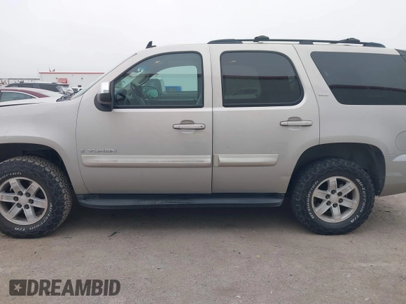 2008 GMC Yukon SLT w/4SB with VIN 1GKFC13J18R174960, listed as a IAAI auction lot 41382763 with 184,456 mi miles. Bid and sale history available at carsss.com. Image 14.