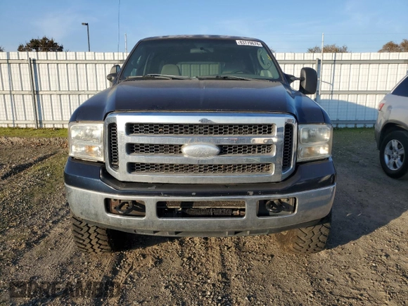 2005 Ford Excursion Special Serv z VIN 1FMSU41P35ED41981, wystawiony jako Copart lot #83770674 z przebiegiem 247 851 mil mil oraz Czysty tytuł • Clean title. Historia ofert i sprzedaży dostępna na DreamBid. Obrazek 5.