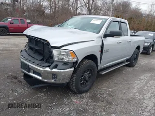 2015 Ram 1500 Big Horn z VIN 1C6RR7GT1FS537244, wystawiony jako IAAI lot #41283487 z przebiegiem 104 713 mil mil oraz . Historia ofert i sprzedaży dostępna na DreamBid. Obrazek 2.