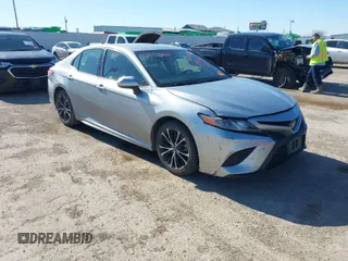 2019 Toyota Camry LE z VIN 4T1B11HK0KU229349, wystawiony jako IAAI lot #41734395 z przebiegiem 147 234 mil mil oraz . Historia ofert i sprzedaży dostępna na DreamBid. Obrazek 1.