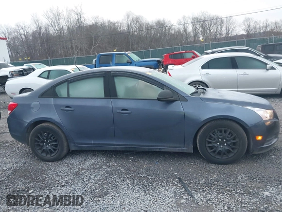 2014 Chevrolet Cruze LS z VIN 1G1PA5SG4E7201393, wystawiony jako IAAI lot #40955975 z przebiegiem 62 567 mil mil oraz . Historia ofert i sprzedaży dostępna na DreamBid. Obrazek 14.